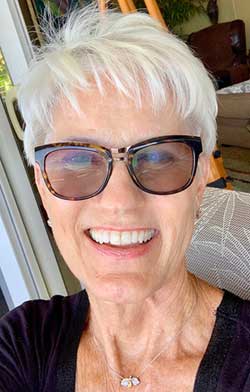 Photo of Artist Janis Casco Blayer