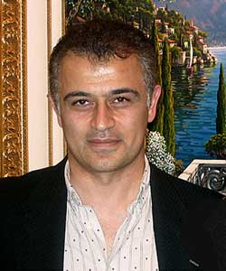 Photo of Artist Robert Pejman